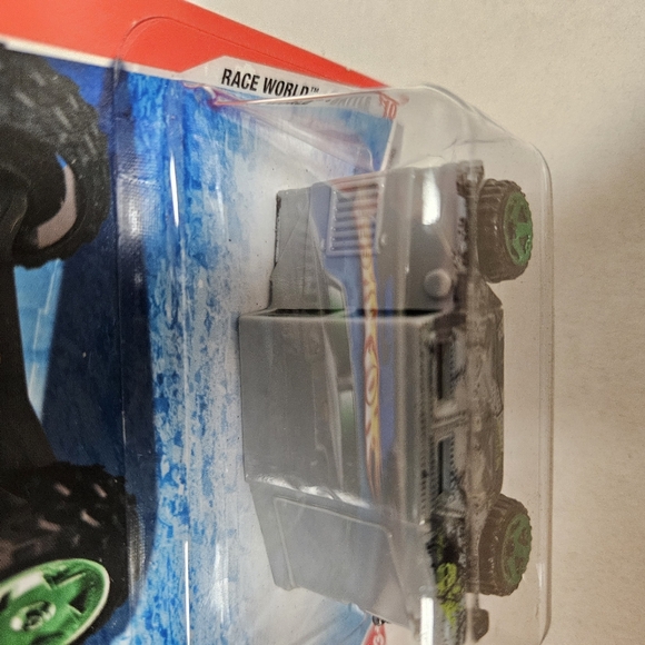 Hot Wheels Hummer H2 Toy Car - Black and Green 2010 - Picture 4 of 5